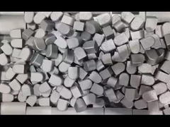 Geavanceerde machines voor wolfraamstaalproductie. Precieze apparatuur.