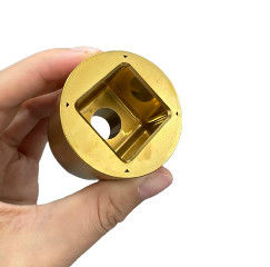 Polijsten van mallen voor bevestigingsmiddelen met speciale vorm, met staal en wolfraamcarbide materialen