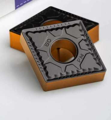 CNMG 160412 PM Hardmeten wisselplaat met 80 ° diamantvorm en negatieve spaanhoekgeometrie voor stabiele spaanbeheersing